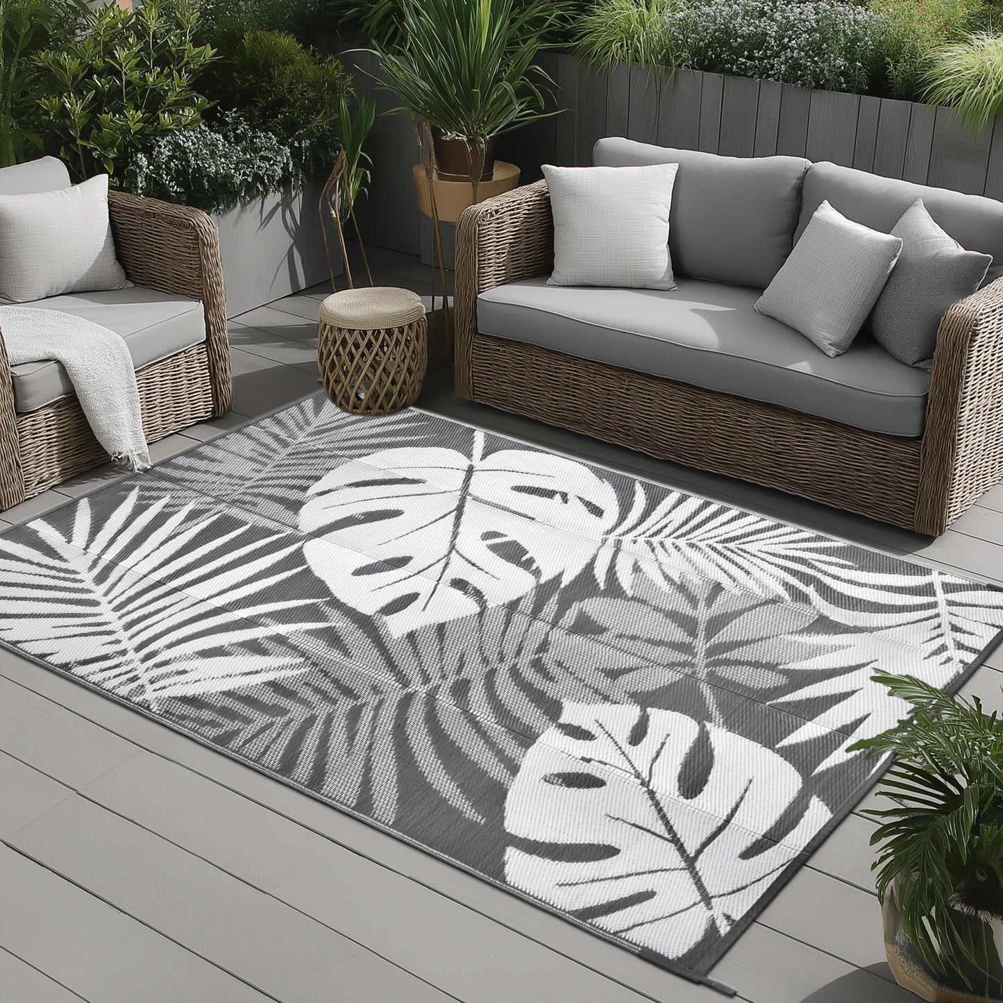 Reversible Waterproof Leaf-Pattern Outdoor Rug